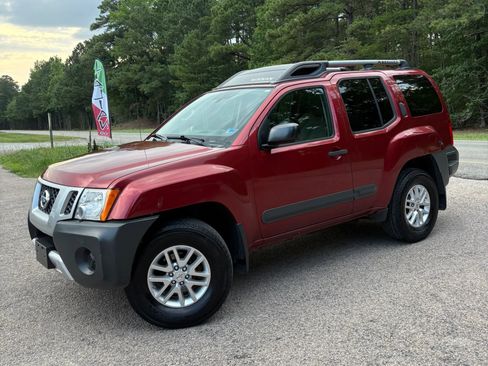 Used 2014 Nissan Xterra S AWD/4WD image 2