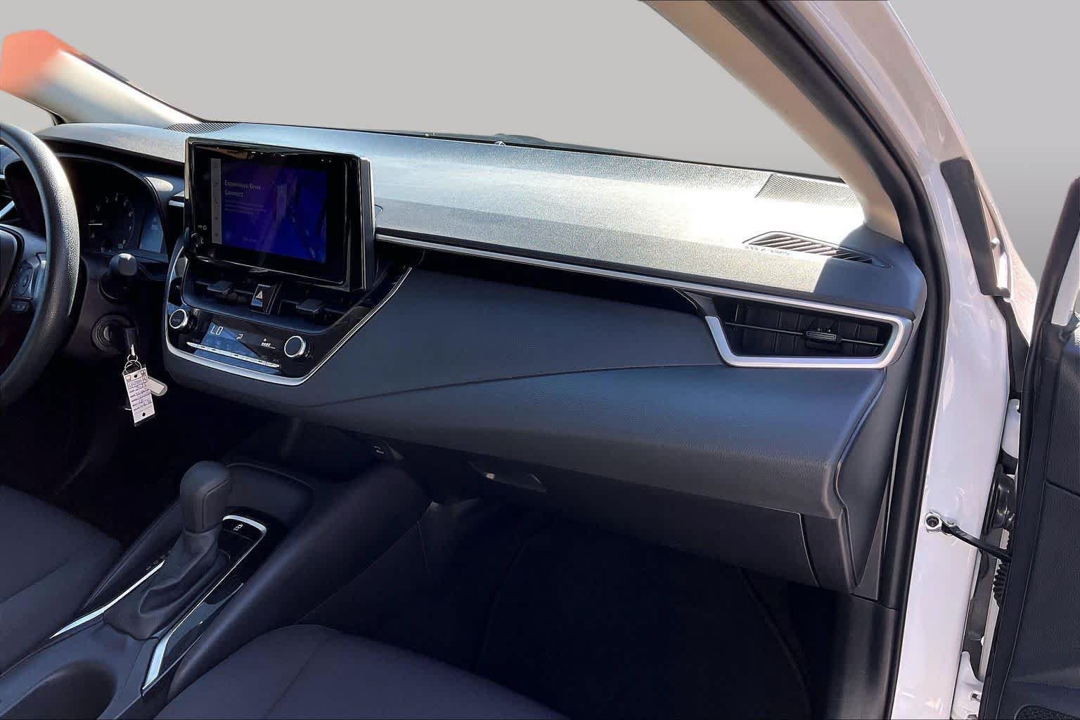 Used 2025 Toyota Corolla LE FWD image 18
