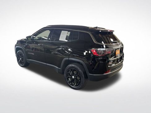 Used 2024 Jeep Compass Latitude AWD/4WD image 3