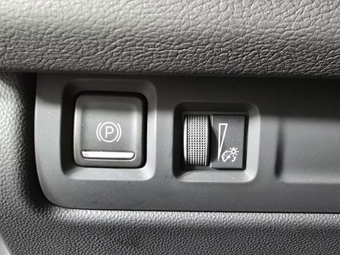 Used 2024 Cadillac XT4 Premium Luxury image 21