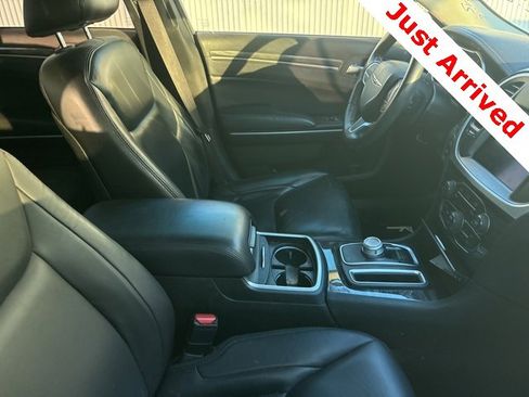 Used 2022 Chrysler 300 Touring L image 8