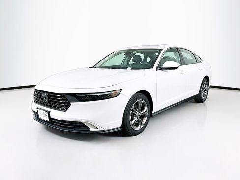 Used 2024 Honda Accord EX image 3