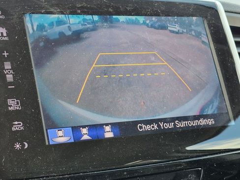 Used 2018 Honda Pilot Touring image 15