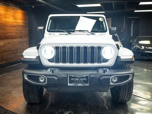 Used 2025 Jeep Wrangler Unlimited Sahara w/ Safety Group AWD/4WD image 4