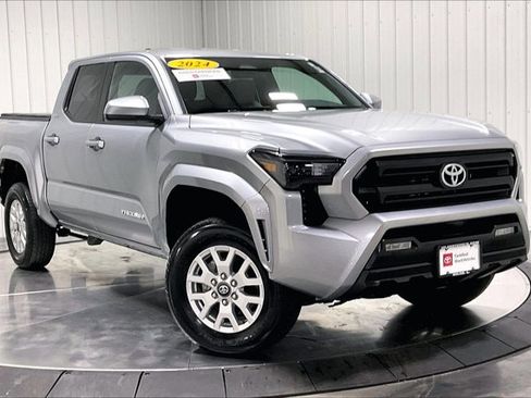 Certified 2024 Toyota Tacoma SR5 image 3