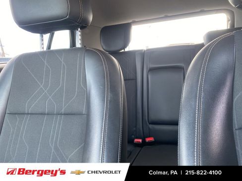 Certified 2022 Chevrolet Trax LT w/ Midnight Edition image 33