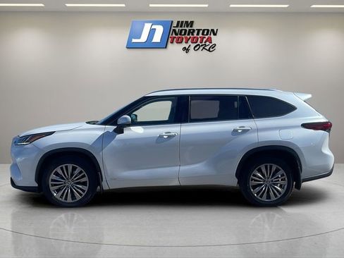 Used 2023 Toyota Highlander Platinum image 8