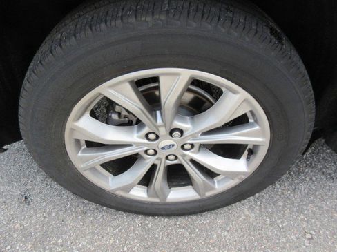 Used 2022 Ford Explorer Limited w/ Equipment Group 301A image 11