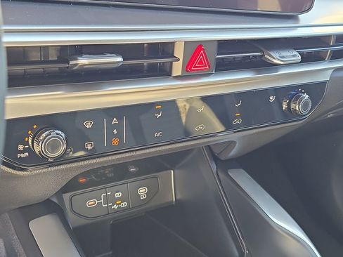 New 2026 Kia Sorento LX FWD image 25