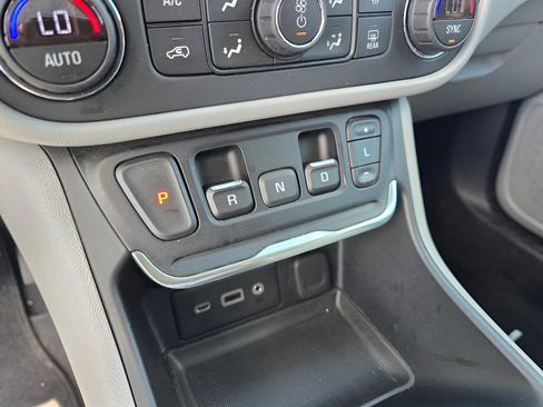 Used 2021 GMC Terrain SLE w/ Driver Convenience Package FWD image 17