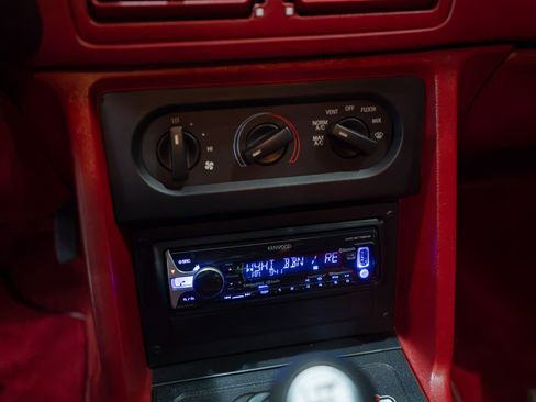 Used 1990 Ford Mustang GT RWD image 17