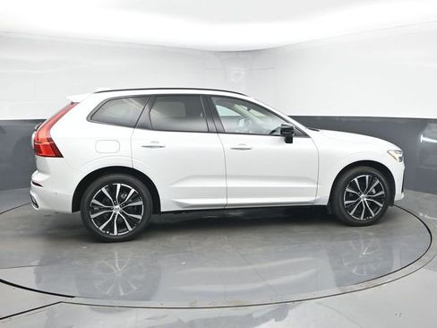 Used 2023 Volvo XC60 B5 Plus image 8