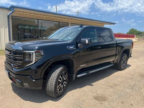 Used 2024 GMC Sierra 1500 AT4 w/ Technology Package AWD/4WD image 9