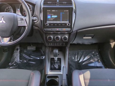 Used 2025 Mitsubishi Outlander Sport SE image 18