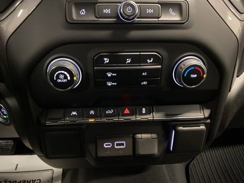 Certified 2022 Chevrolet Silverado 1500 Custom image 23