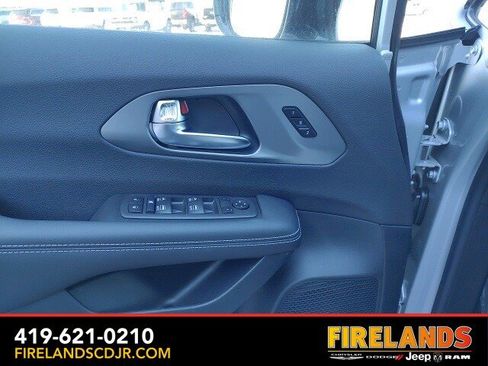 New 2026 Chrysler Pacifica Select w/ S Appearance Package image 14