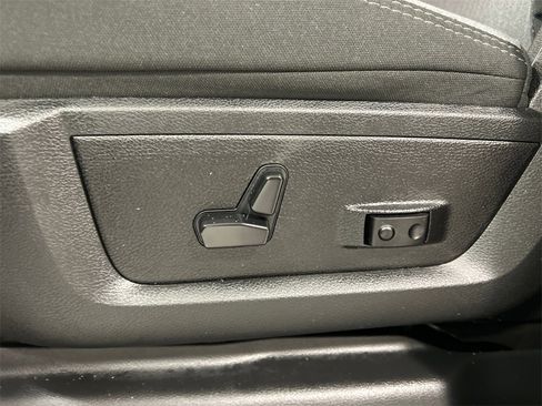 Used 2024 RAM 2500 Big Horn w/ Safety Group image 17