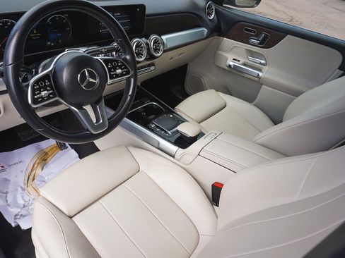 Used 2023 Mercedes-Benz EQB 300 4MATIC image 16