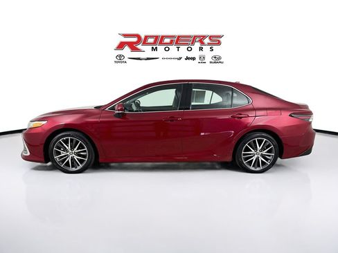 Certified 2022 Toyota Camry XLE w/ Navigation Upgrade Package FWD image 9