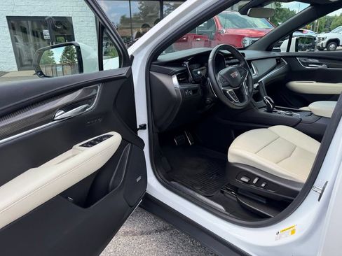 Used 2021 Cadillac XT5 Sportv w/ LPO, Floor Liner Package AWD/4WD image 18