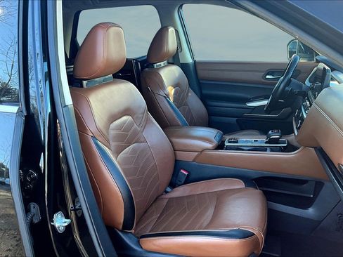 Used 2022 Nissan Pathfinder Platinum w/ Cargo Package image 21