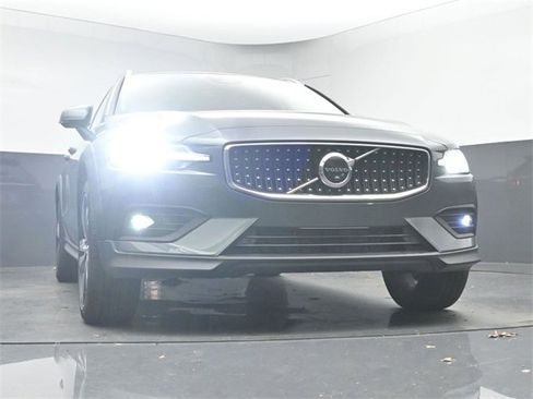 New 2026 Volvo V60 B5 Cross Country Plus w/ Protection Package Premier image 38