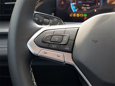 New 2025 Volkswagen Tiguan SE image 22