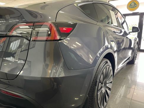 Used 2021 Tesla Model Y Long Range AWD/4WD image 17