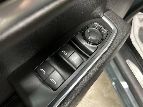 Used 2025 Chevrolet Silverado 1500 LT AWD/4WD image 17
