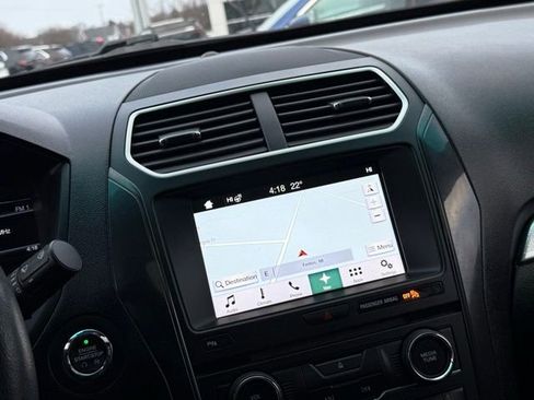 Certified 2017 Ford Explorer XLT w/ Equipment Group 202A image 4