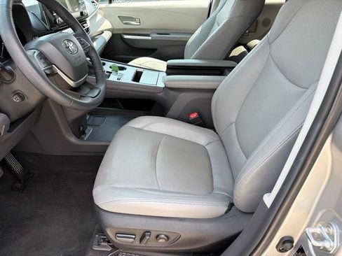 Used 2024 Toyota Sienna Limited AWD/4WD image 8