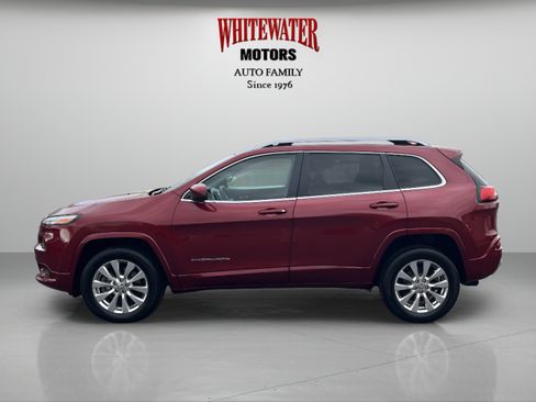 Used 2017 Jeep Cherokee Overland w/ Technology Group image 2