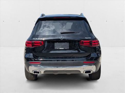 New 2025 Mercedes-Benz GLB 250 4MATIC image 8