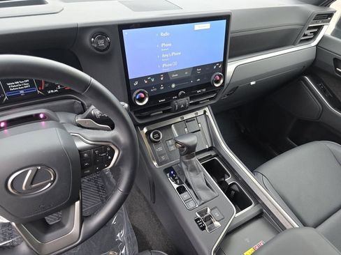 Used 2024 Lexus GX 550 w/ Accessory Package (Z1) image 27