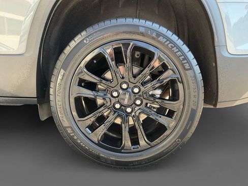Used 2023 GMC Acadia SLE w/ Elevation Edition FWD image 8