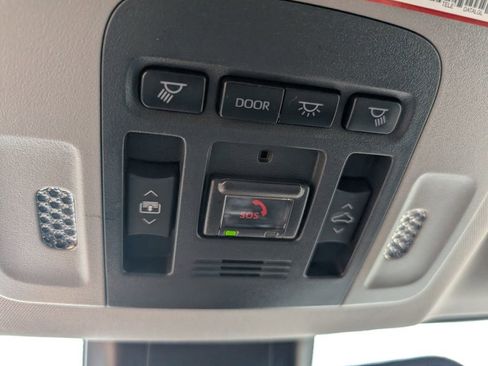 Used 2021 Toyota Camry XSE image 12