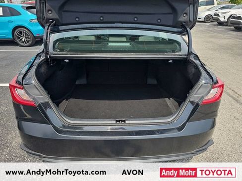 Used 2025 Toyota Camry SE FWD image 11