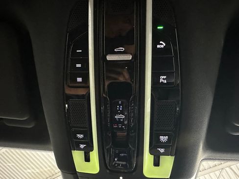 Used 2022 Porsche Cayenne w/ Premium Package image 49