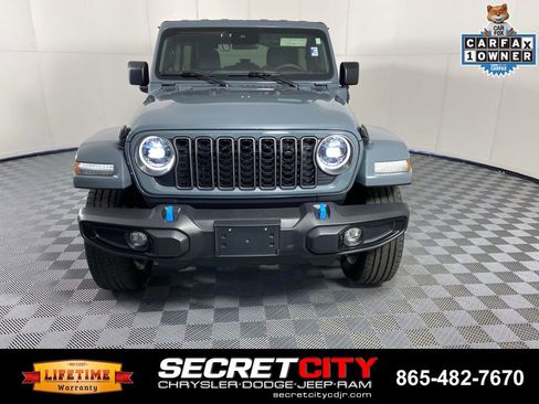 Used 2024 Jeep Wrangler Unlimited w/ Convenience Group AWD/4WD image 2