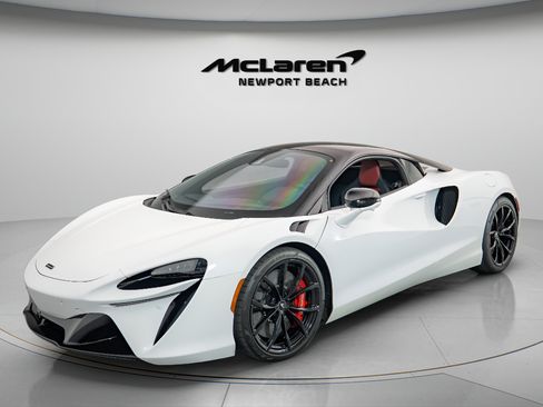 Used 2023 McLaren Artura RWD image 3