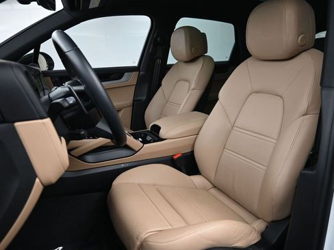 Certified 2024 Porsche Cayenne image 5