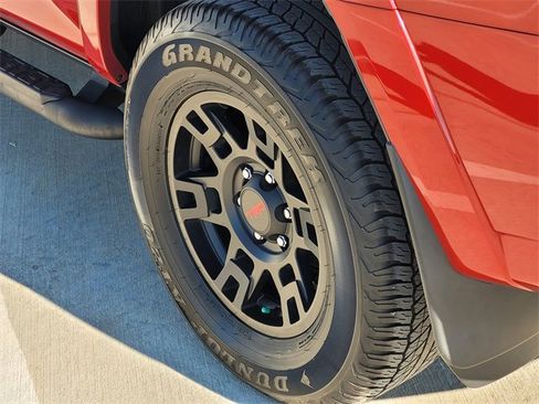 Used 2022 Toyota 4Runner SR5 image 7