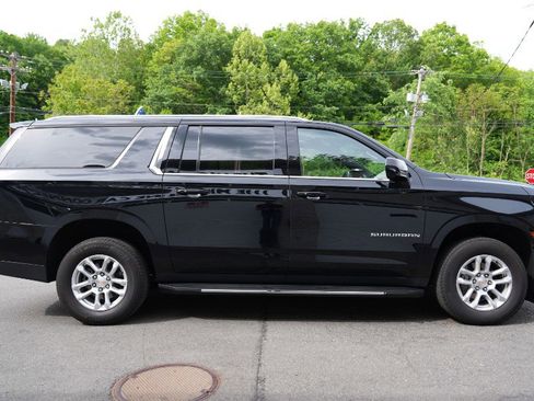 Used 2025 Chevrolet Suburban LT AWD/4WD image 7
