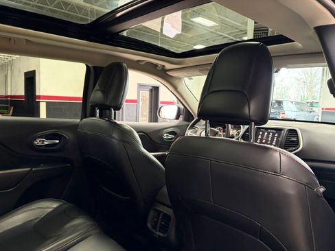 Used 2016 Jeep Cherokee Trailhawk w/ Comfort/Convenience Group image 31