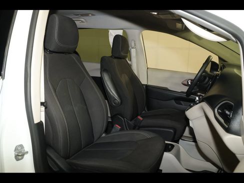 Used 2023 Chrysler Voyager LX FWD image 29