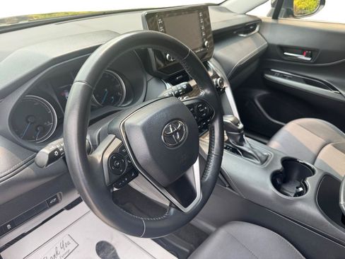 Used 2021 Toyota Venza LE AWD/4WD image 3