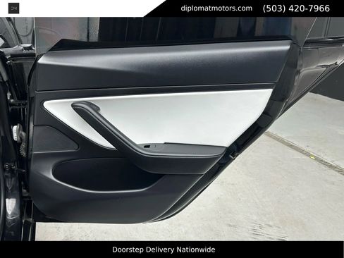 Used 2021 Tesla Model 3 Performance image 24
