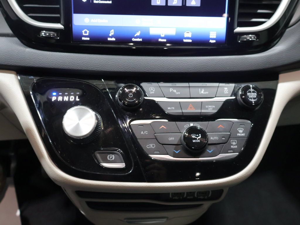 Used 2023 Chrysler Pacifica Touring-L FWD image 25