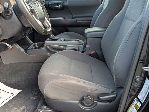 Used 2017 Toyota Tacoma TRD Off-Road image 12