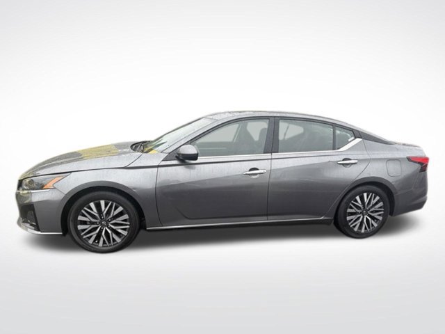 Used 2023 Nissan Altima 2.5 SV w/ SV Premium Package FWD image 2